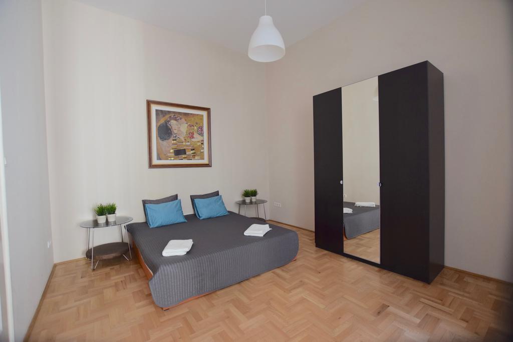 Standard Apartment By Hi5 - Muzeum 5 布达佩斯 外观 照片